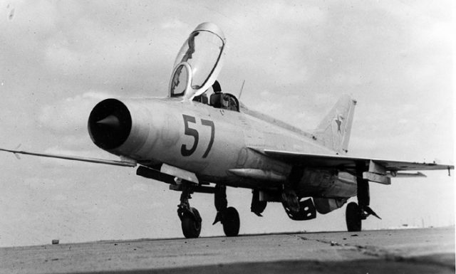 Rubanenkův nadzvukový letoun MiG-21 nedokázal útočícím koulím uniknout