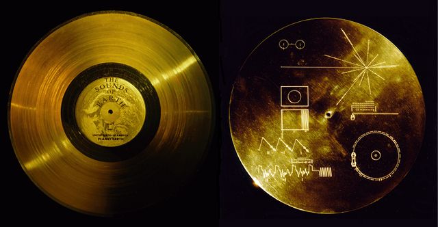 Na palubách sond Voyager se nachází disky s poselstvím pro případné mimozemské civilizace.