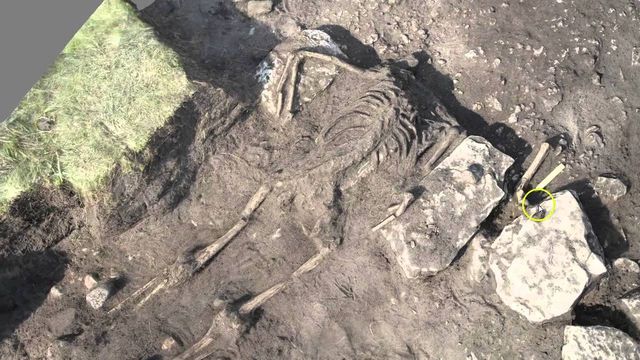 Lidské kostry byly rozesety po celé pevnosti, nepohřbené, ponechané rozkladu.
