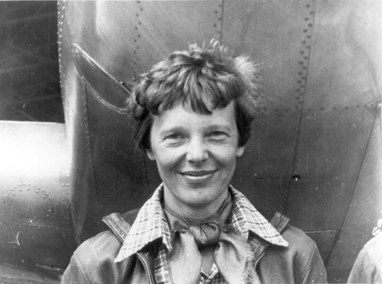 Earhart v roce 1937