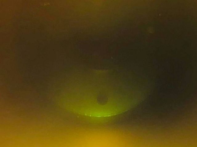 Objekt po zvětšení připomíná létající talíř. Opravdu jde o mimozemskou loď nebo se díváme jen na optický klam?