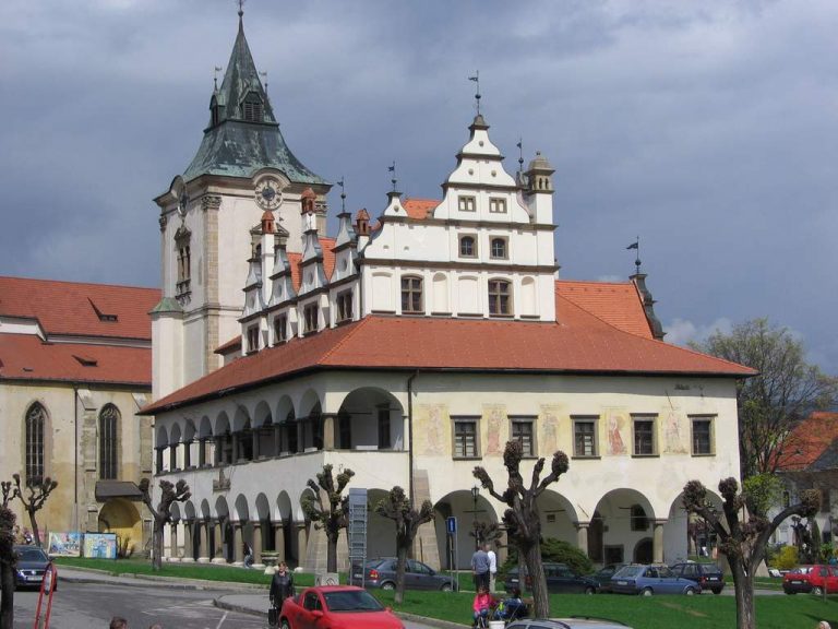 Levoča. Renesanční radnice s vyobrazeními občanských ctností