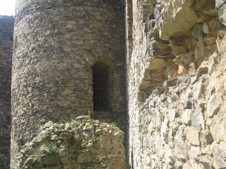 Vchod do věže v horním hradu