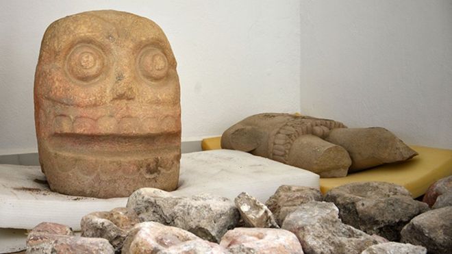 Archeologické nálezy soch boha Xipe Tóteca v Mexiku