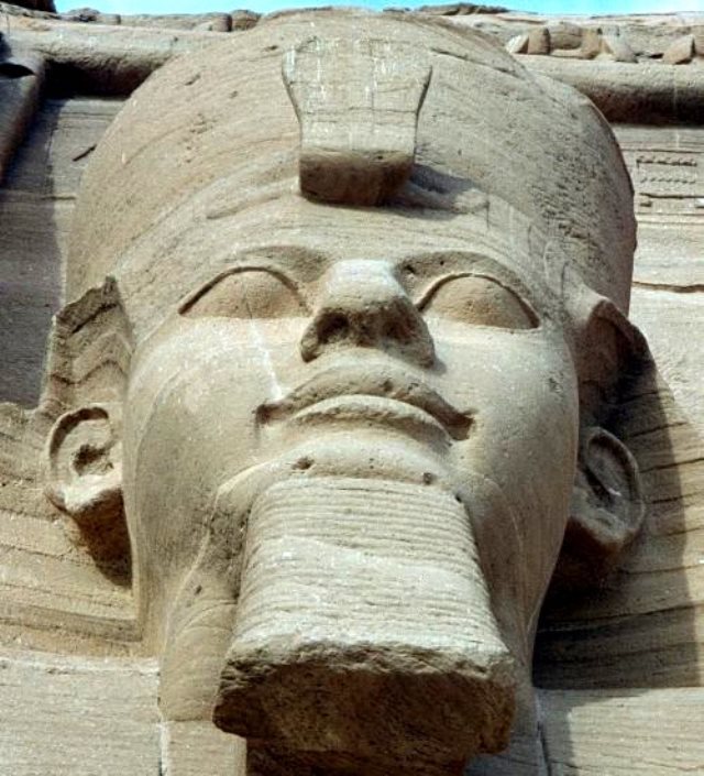 Chetitský král podepsal první mírovou smlouvu s egyptským faraonem Ramessesem II.