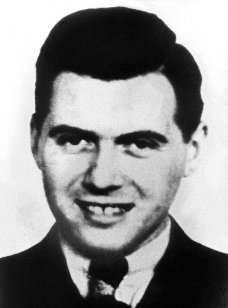 Mengele byl sadista, ale zároveň i špička v oboru. Stála za jeho úspěchem i cizí moc?