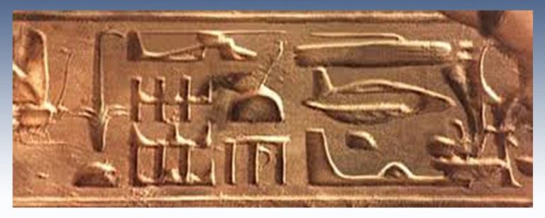 Egyptská stéla údajně zobrazující UFO