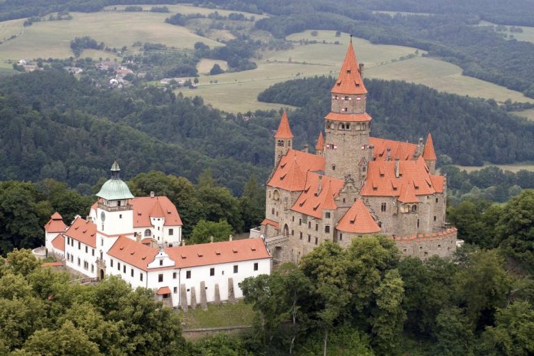 Bouzov je jedním z nejkrásnějších i nejvěhlasnějších hradů v Česku.