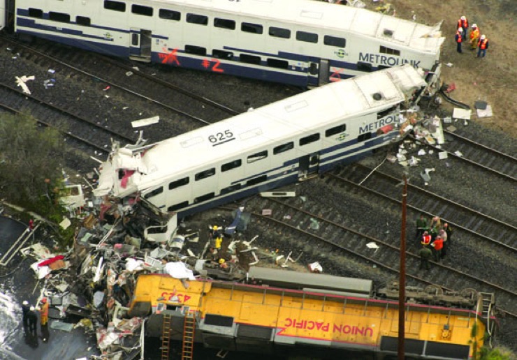Děsivá srážka vlaků v údolí San Fernando po sobě v roce 2008 zanechala na dvě desítky mrtvých.