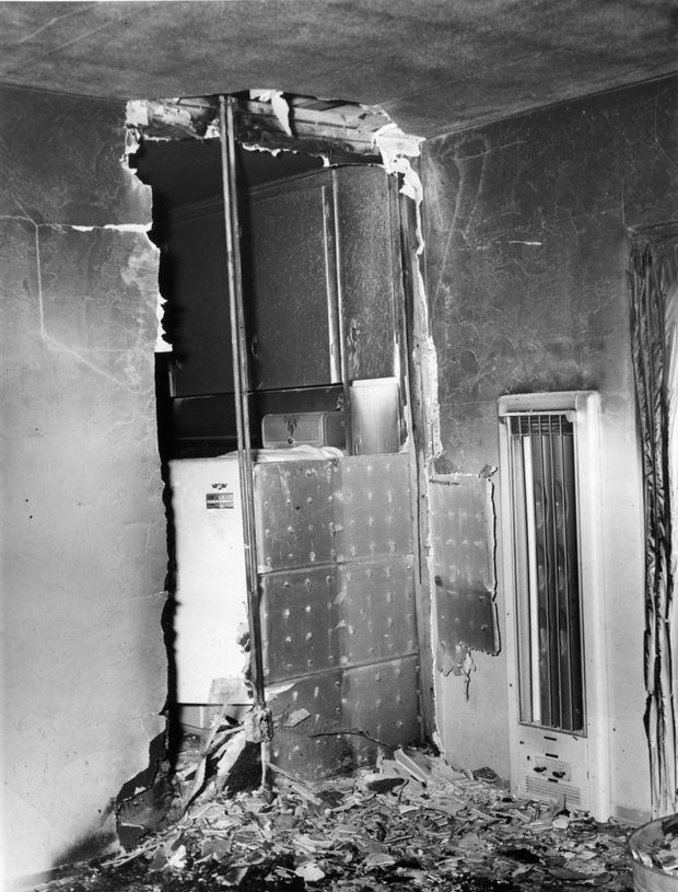 V bytě Mary Reeserové musel panovat velký žár, nicméně většina bytu zůstala nepoškozena. Jak je to možné?