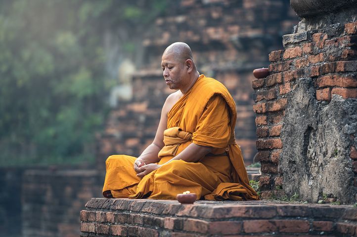 Duchy prý nezahnali ani buddhističtí mniši.
