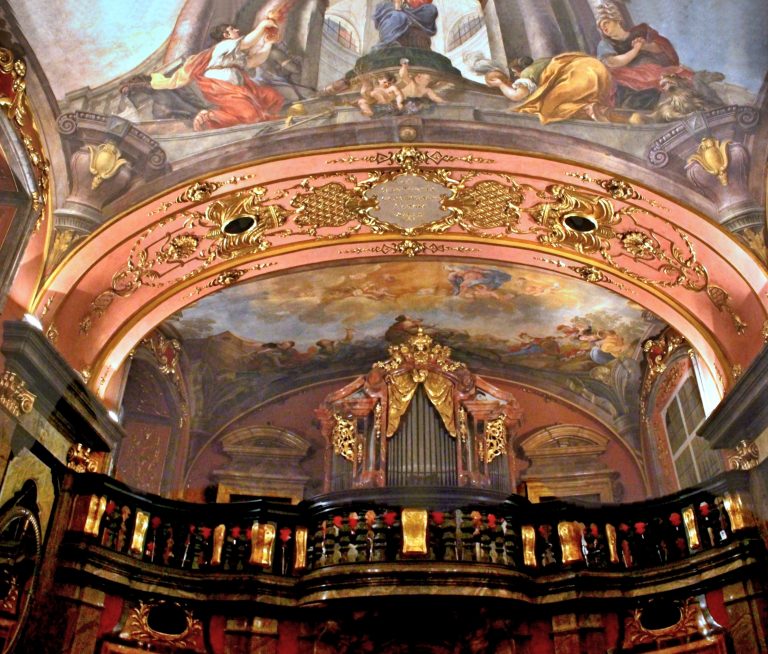 Pražské Klementinum, rozsáhlý komplex bývalé jezuitské koleje.