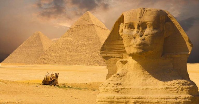 Velká sfinga patří k nejznámějším symbolům Egypta.