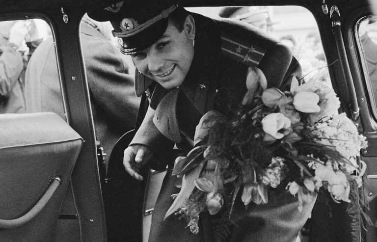 Gagarin byl v Sovětském svazu obletovanou celebritou. Stal se režimu nepohodlným?