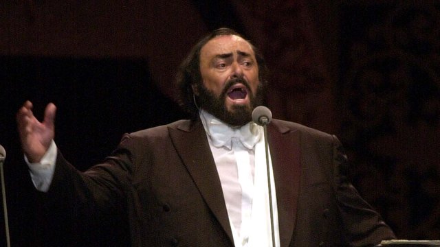 Zloděj vzhledem připomínal Luciana Pavarottiho.