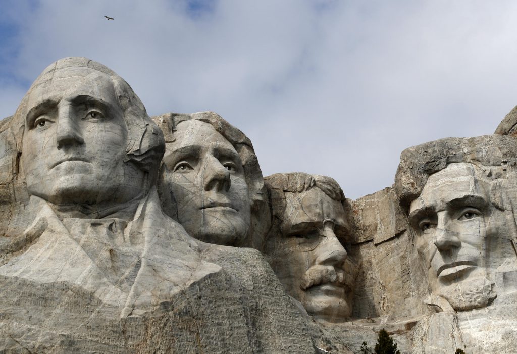 Zleva: George Washington, Thomas Jefferson, Theodore Roosevelt a Abraham Lincoln.