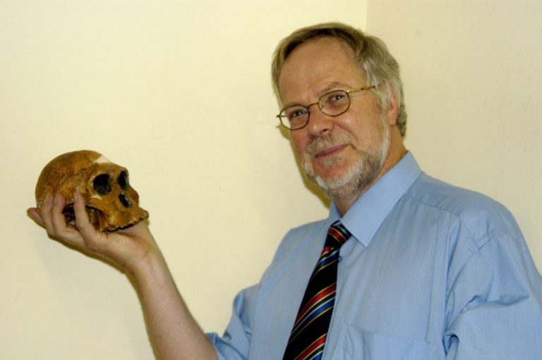 Britský antropolog Francis Thackeray byl chtěl hrob prozkoumat pomocí moderních technologií.