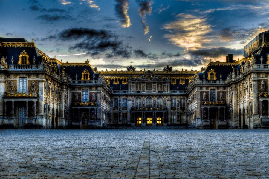 Mají zvláštní jevy ve Versailles racionální vysvětlení?