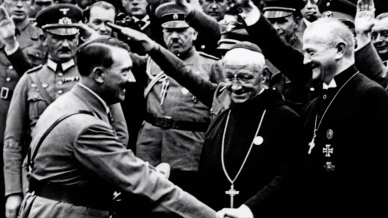 Vatikán vydával nacistům falešné pasy.
