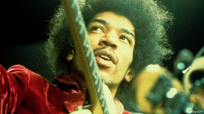 Jimi Hendrix odešel stejně jako další hudební legendy příliš brzy. Foto: dw.com