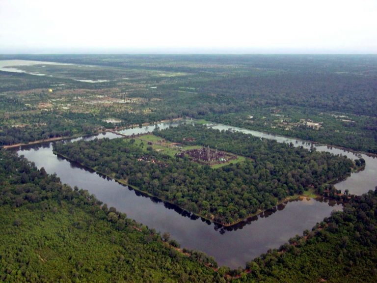 Letecký pohled na Angkor Vat. Foto: Wikimedia Commons