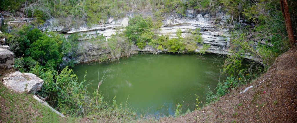 Posvátná studna cenote. Foto: Wikimedia Commons