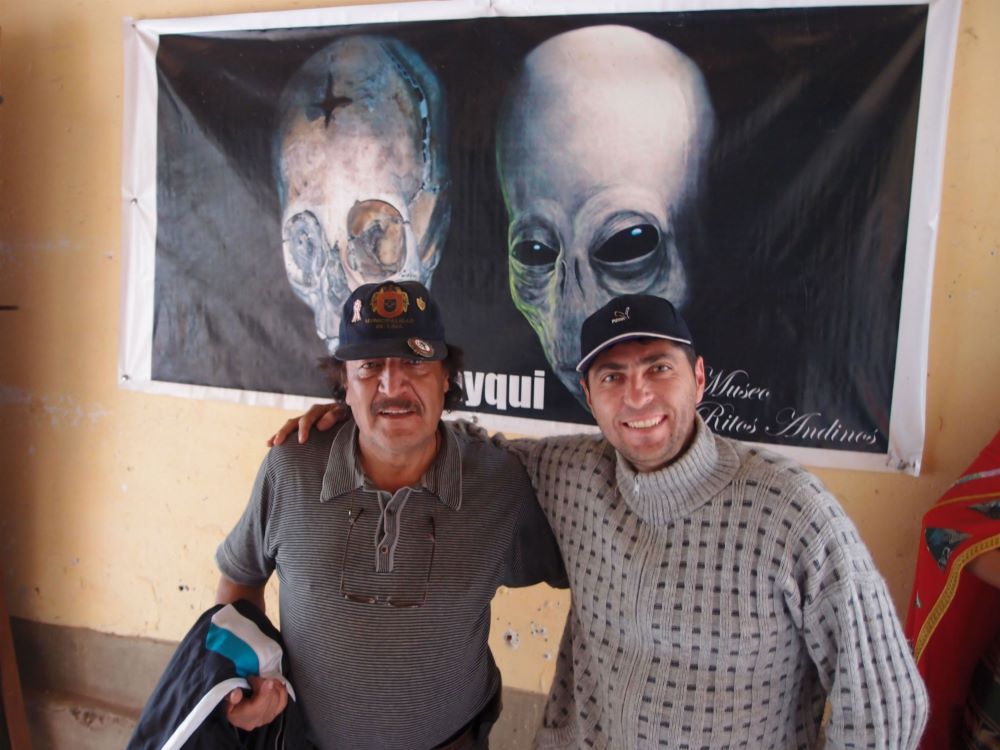 Peruánský antropolog Renato Riquelme (vlevo) s americkým badatelem a cestovatelem Grahamem Hancockem. 