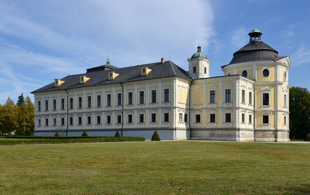Pohled na zámek Kravaře FOTO: Wikimedia Commons