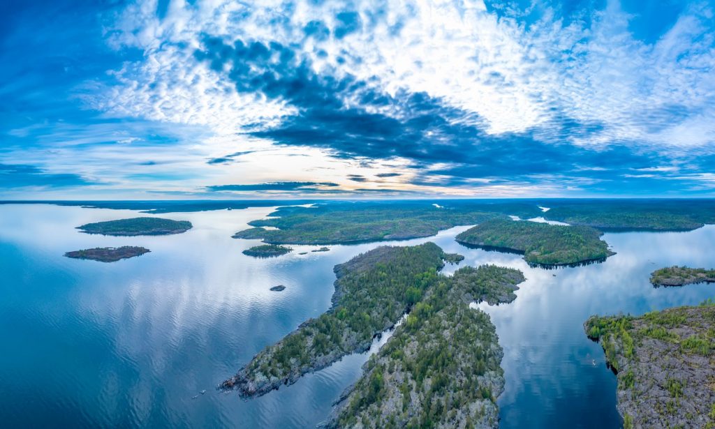 Největší jezero v Evropě prý ukrývá velké tajemství. Foto: www.roughguides.com