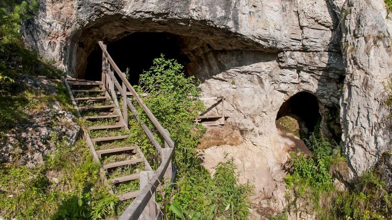 První stopy po rase Denisovanů byly nalezeny v roce 2008 v Děnisově jeskyni v Rusku. Foto: sciencemag.org