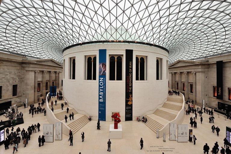 Jedna z křišťálových lebek je k vidění v Britském muzeu v Londýně. Pinterest.com