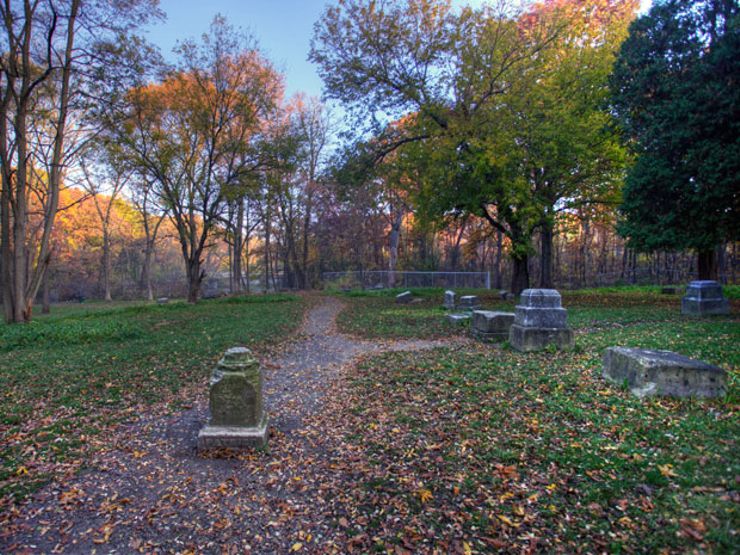 Bachelor's Grave je častým cílem lovců paranormálních jevů. Foto: the-line-up.com