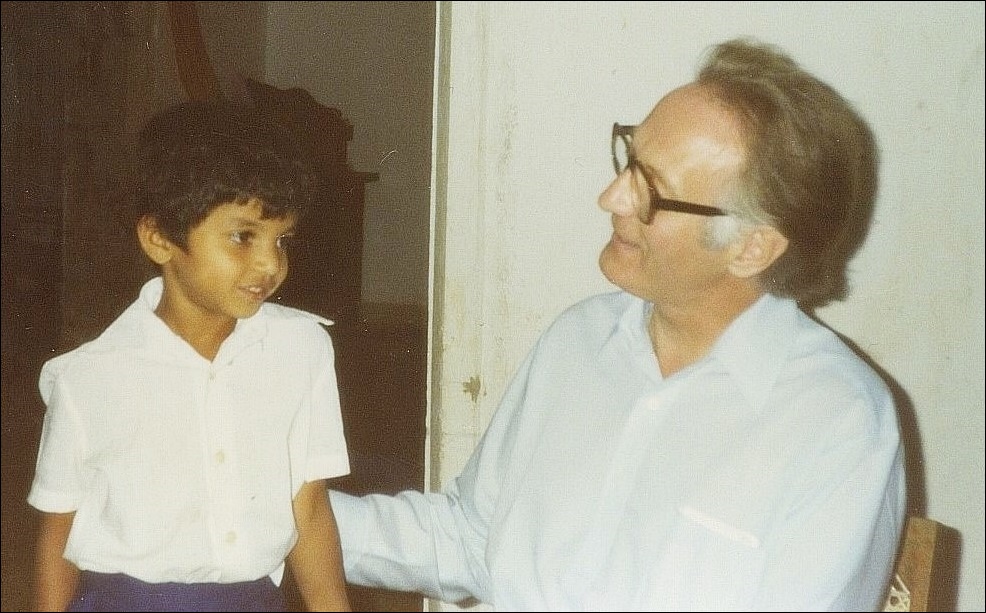 Dr. Erlendur Haraldsson s jedním z dětí, kterým se věnoval, foto: notendur.hi.is