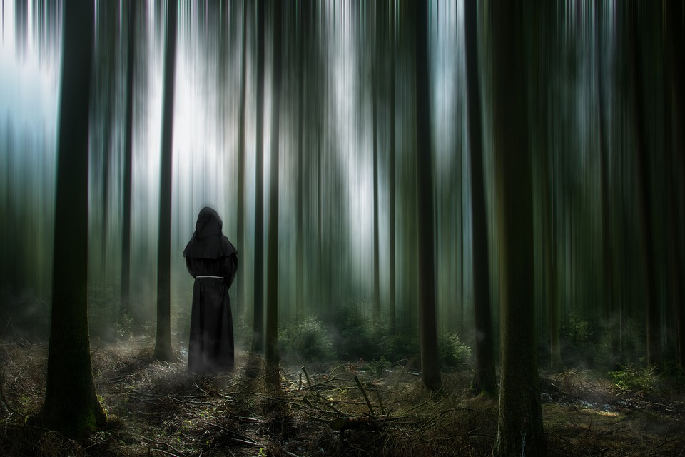 Mniši cosi pohřbívali v lesích