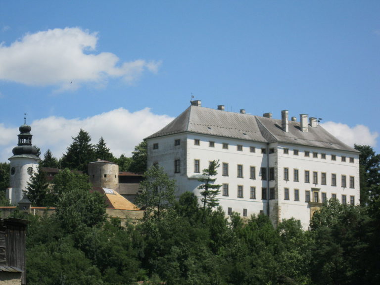 Pohled na zámek Úsov Foto: Wikimedia Commons