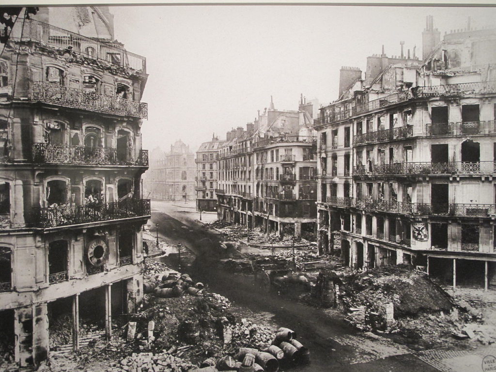 Pohled do ulic zdevastované Paříže. Foto: Wikimedia Commons