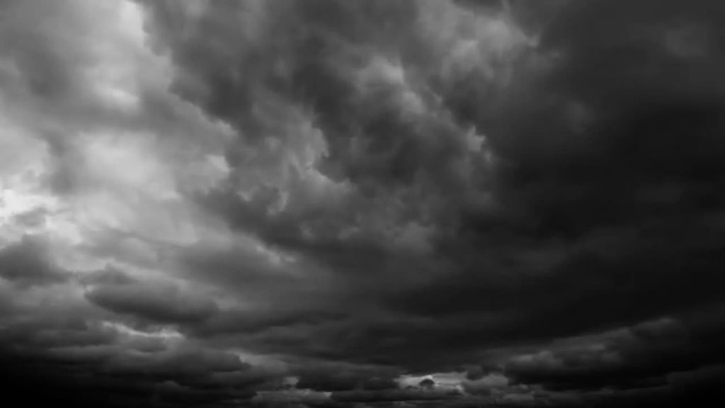 Předznamenávaly temné mraky podivnou příhodu? ZDROJ: mysteriousuniverse.com