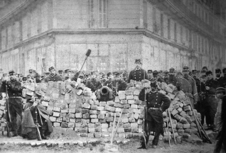 Komunardé na pařižských barikádách bojovali a umírali. Foto: Wikimedia Commons