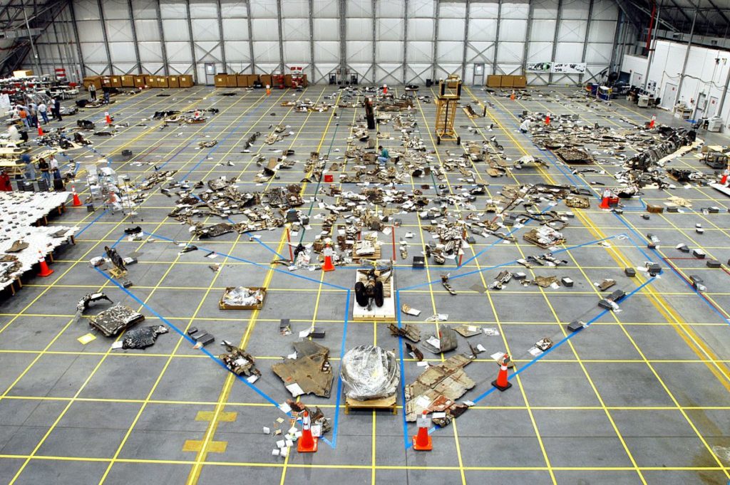 O příčinách havárie raketoplánu Columbia se stále spekuluje. Odpovídá pravdě oficiální verze? Foto: qz.com