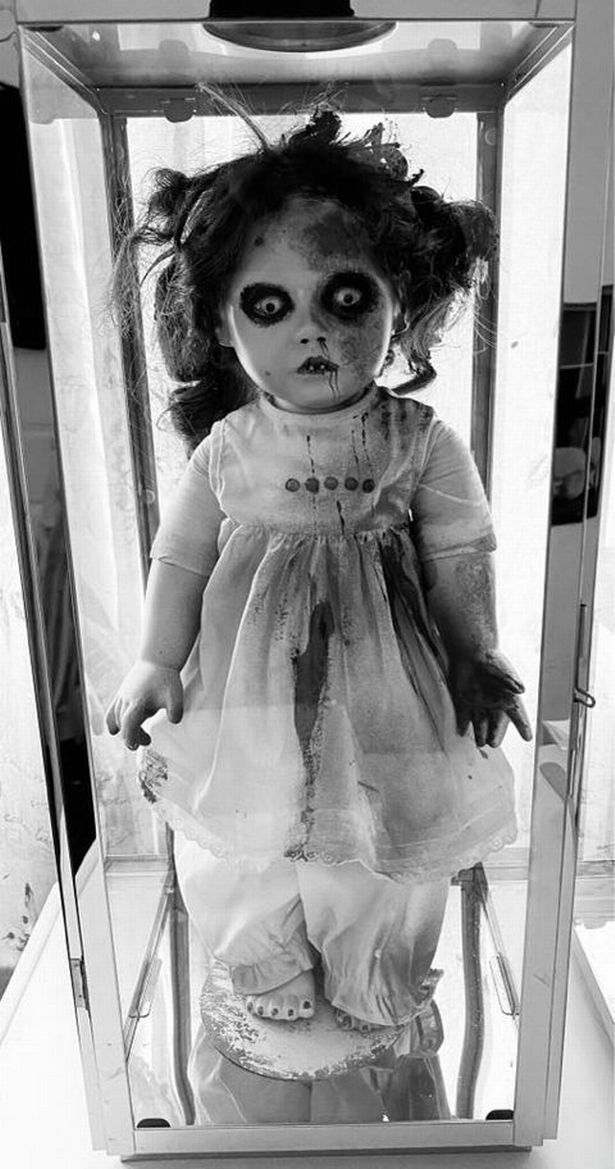 Strašidelnou panenku Annie údajně posedli démoni. ZDROJ: mysteriousuniverse.com