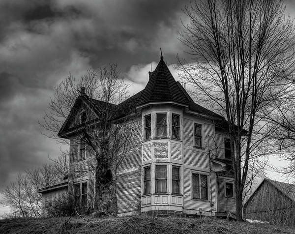Strašidelné domy najdeme po celém světě. ZDROJ: mysteriousuniverse.com