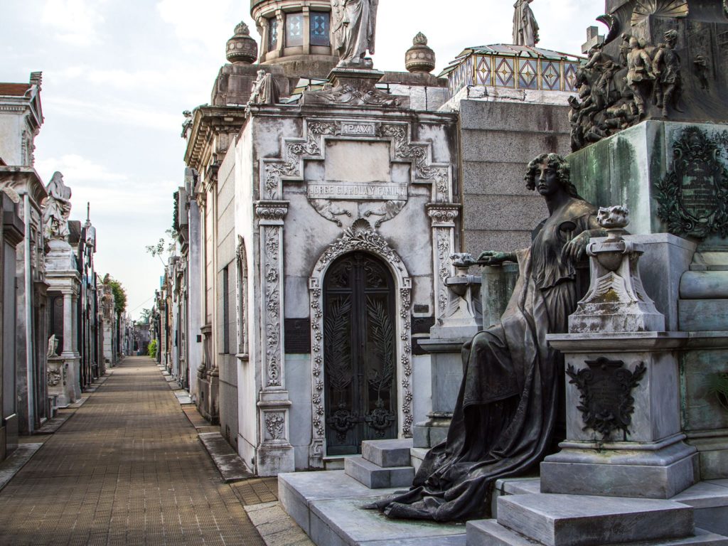 Hřbitov Recoleta, kde dívka leží, patří k vyhlášeným strašidelným místům. Foto foreverroamingtheroads.com