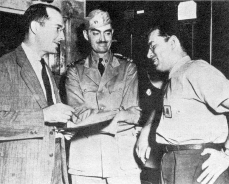 Robert Heinlein, L. Sprague de Camp a Isaac Asimov pohromadě během služby ve Filadelfii, foto Wikimedia Commons