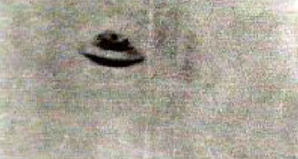 Jedna z údajných fotografií UFO, které se měly v oblasti objevit. ZDROJ: mysteriousuniverse.com