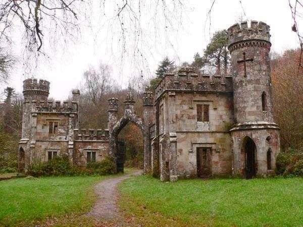 Podobně dnes vypadá i hrad, ve kterém se příběh odehrál. ZDROJ: mysteriousuniverse.com