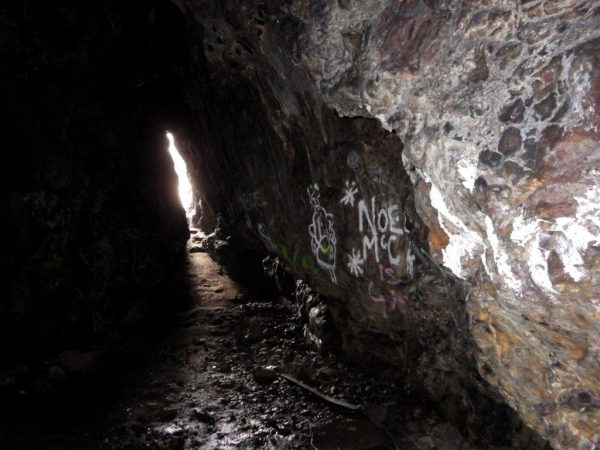Jeskyně v Edinburghu FOTO: kamsevydat.cz