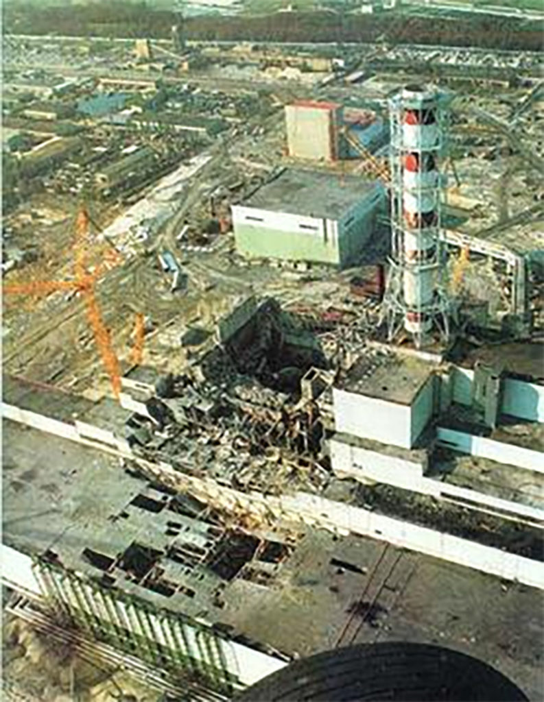 Reaktor Černobylu po výbuchu, foto Wikimedia Commons