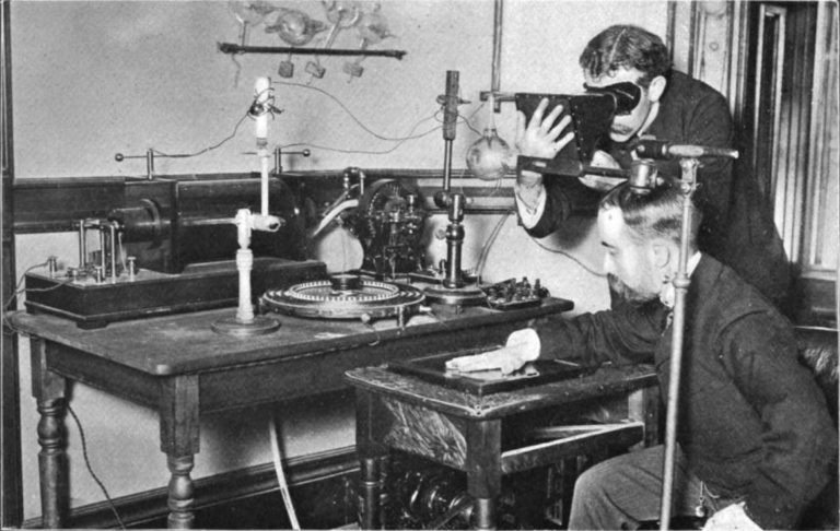 První experimenty s rentgenem na konci 19. století, foto William J. Morton / Creative Commons / volné dílo