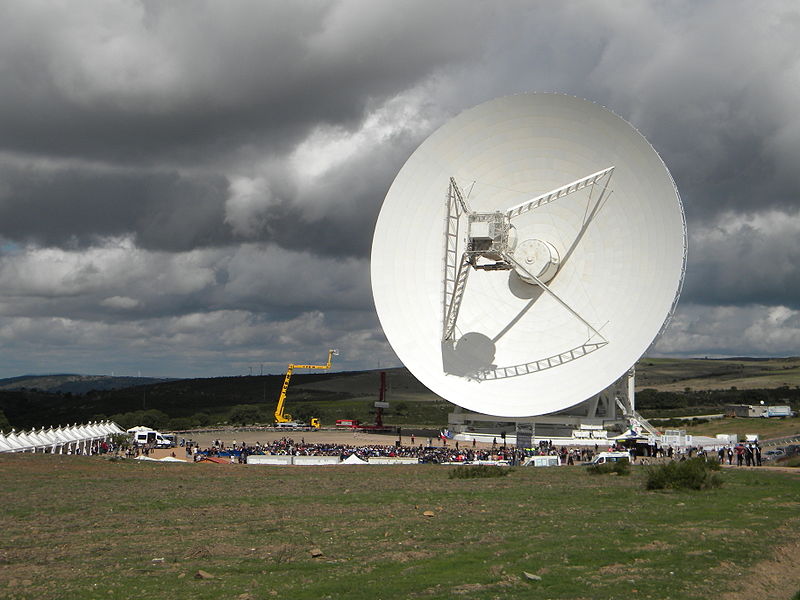 Radioteleskop na Sardínii, foto WikiAndrea / Creative Commons / CC BY-SA 3.0 