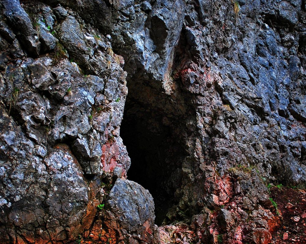 V období po druhé světové válce byly na místech mezi Býčí skálou a výtoky Jedovnického potoka objeveny Sobolova (Barová) jeskyně a Májové jeskyně. Foto: JerzyGorecki / pixabay
